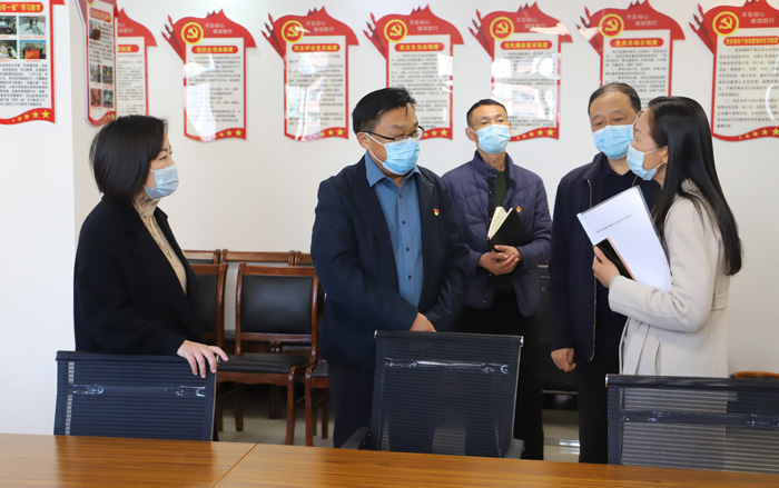 縣委常委、宣傳部長、副縣長畢道喜查看疫情防控工作