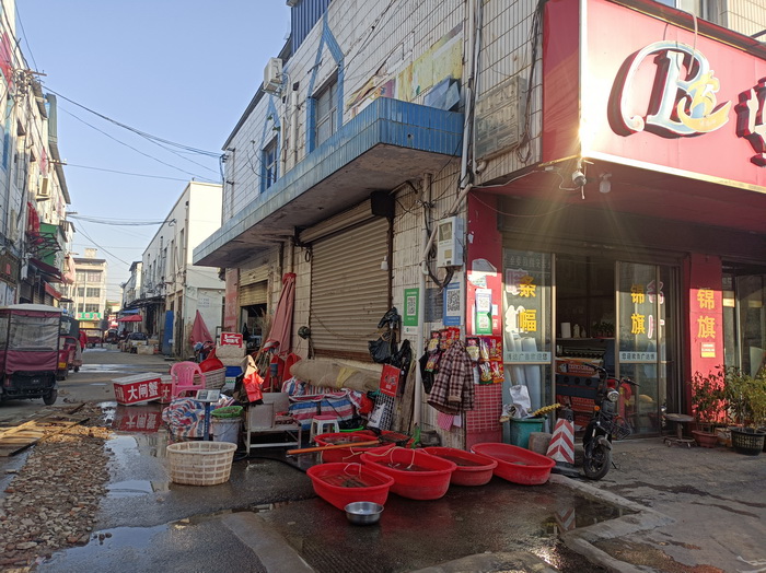 記者觀察：店外經營不少見 亂停亂放仍存在