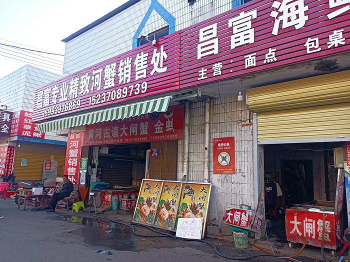 記者觀察：店外經營不少見 亂停亂放仍存在