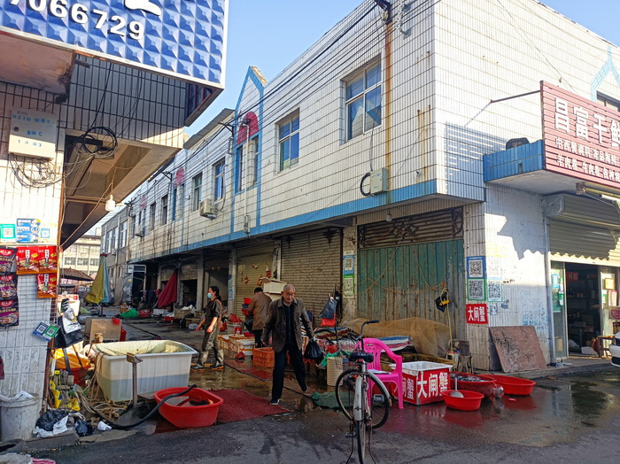 記者觀察：店外經營不少見 亂停亂放仍存在