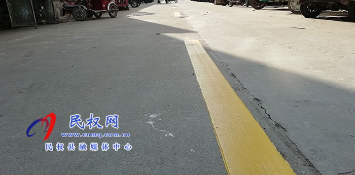施劃道路標(biāo)線 規(guī)范交通秩序