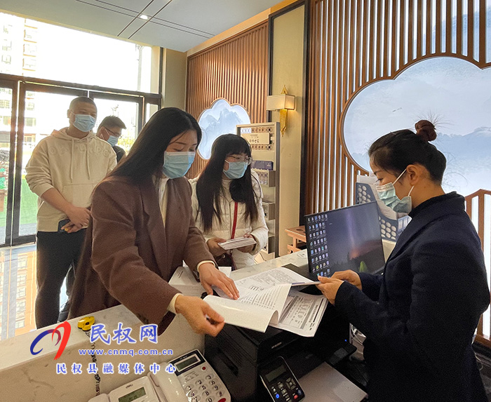民權(quán)縣特色商業(yè)區(qū)管委會(huì)對(duì)區(qū)內(nèi)企業(yè)全面開展統(tǒng)計(jì)法律法規(guī)宣傳工作