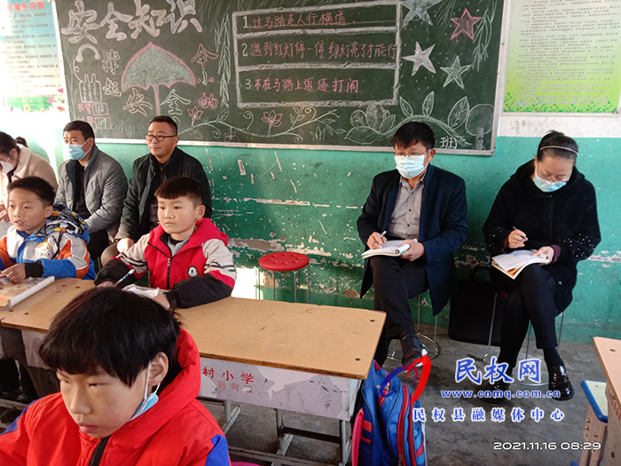 民權(quán)縣教研室深入龍?zhí)伶?zhèn)開展聽評(píng)課活動(dòng)