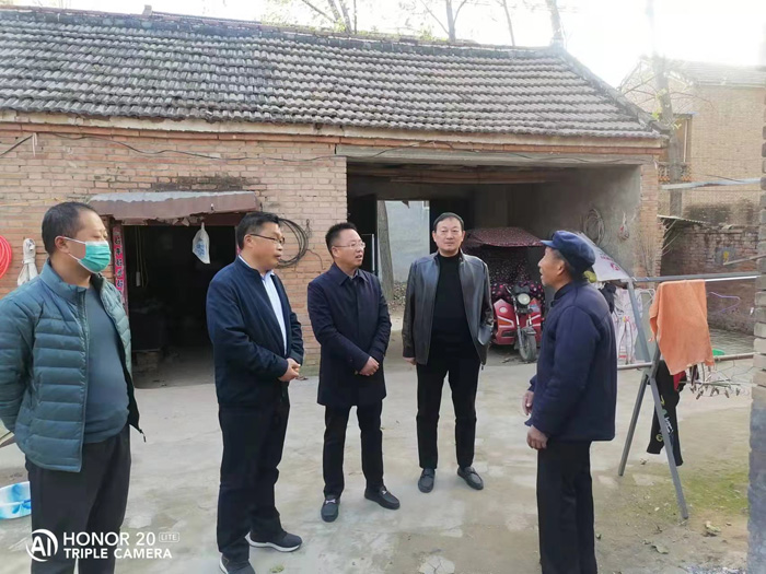 縣委常委、宣傳部長、副縣長畢道喜到王橋鎮(zhèn)督導(dǎo)鞏固脫貧攻堅成果后評估和軟弱渙散村黨組織整頓工作