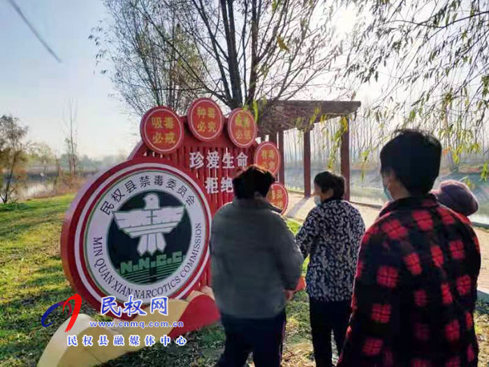 綠洲街道辦事處任莊社區(qū)婦聯(lián)組織婦女開(kāi)展法治宣傳