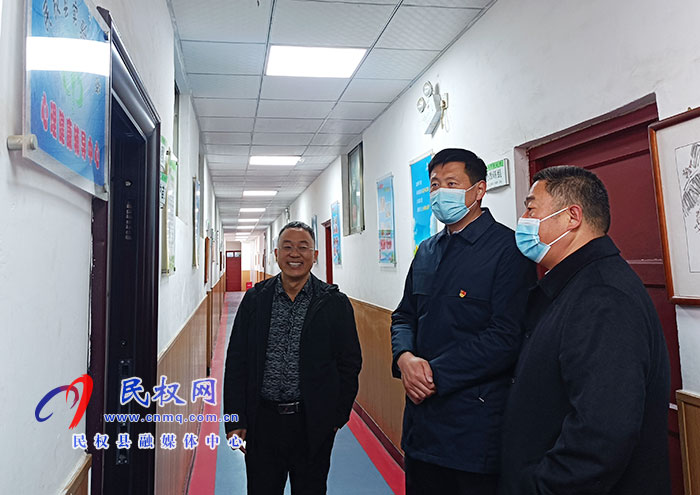 縣委宣傳部副部長李忠強督導(dǎo)檢查“護(hù)苗工作站”建設(shè)情況