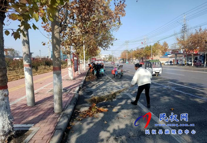 縣商務(wù)局組織開展環(huán)境衛(wèi)生清潔活動