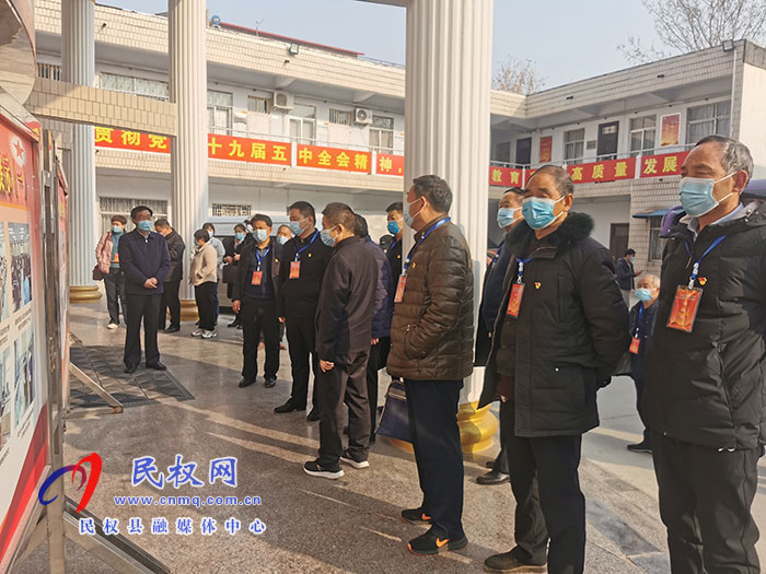 民權(quán)縣離退休黨工委、縣委老干部局組織我縣離退休干部赴柘城縣學(xué)習(xí)調(diào)研