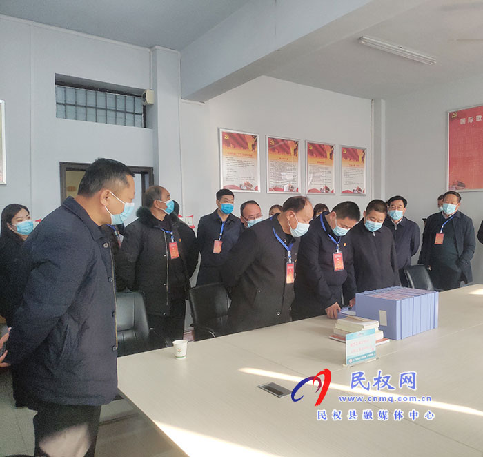 民權(quán)縣離退休黨工委、縣委老干部局組織我縣離退休干部赴柘城縣學(xué)習(xí)調(diào)研