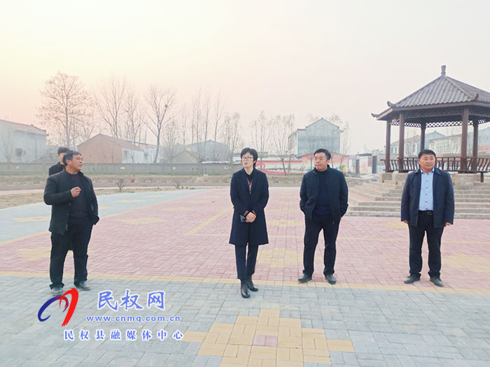副縣長(zhǎng)王碩到林七鄉(xiāng)調(diào)研國(guó)土綠化工作