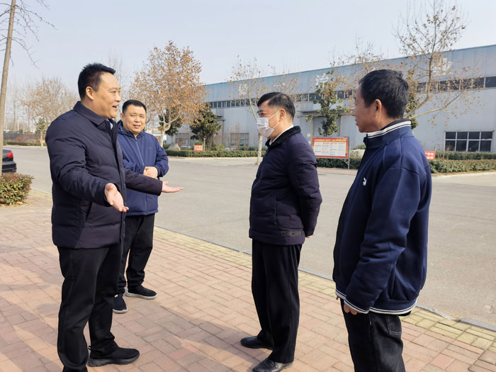 縣委常委、組織部長(zhǎng)王義彬到河南松川專(zhuān)用汽車(chē)有限公司開(kāi)展“企業(yè)服務(wù)日”活動(dòng)
