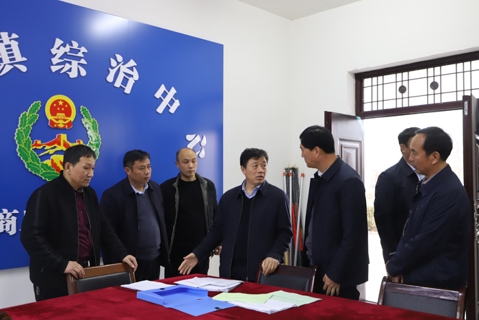 縣委常委、政法委書記陳鴻志督導(dǎo)“三零”創(chuàng)建和政法干警“六百”活動開展情況
