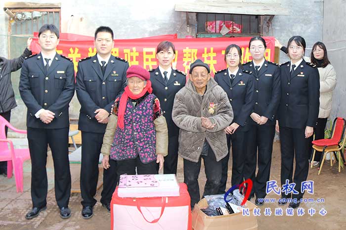 縣委常委、副縣長(zhǎng)于茜帶領(lǐng)海關(guān)總署駐民權(quán)幫扶工作組慰問抗美援朝老兵崔廷彬