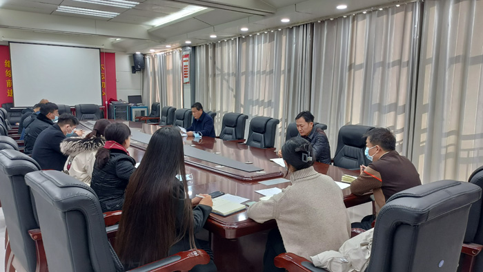 縣委常委、縣委辦公室主任吳杰主持召開(kāi)縣委經(jīng)濟(jì)工作協(xié)調(diào)會(huì)