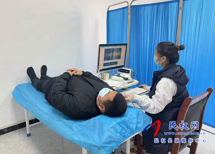 縣委人才辦為專(zhuān)業(yè)技術(shù)拔尖人才進(jìn)行健康體檢