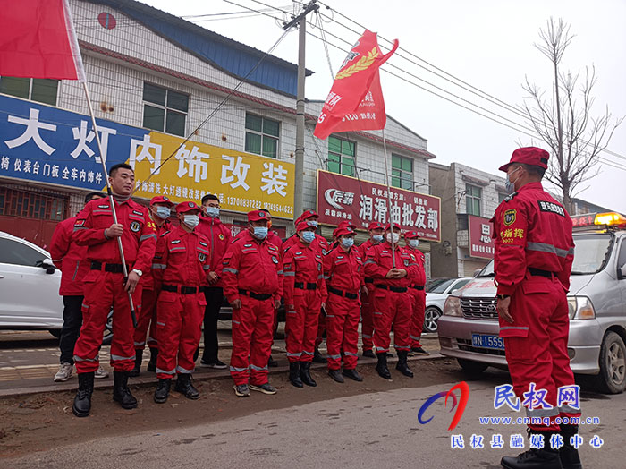 防控消殺 民權縣斑馬應急救援隊在行動