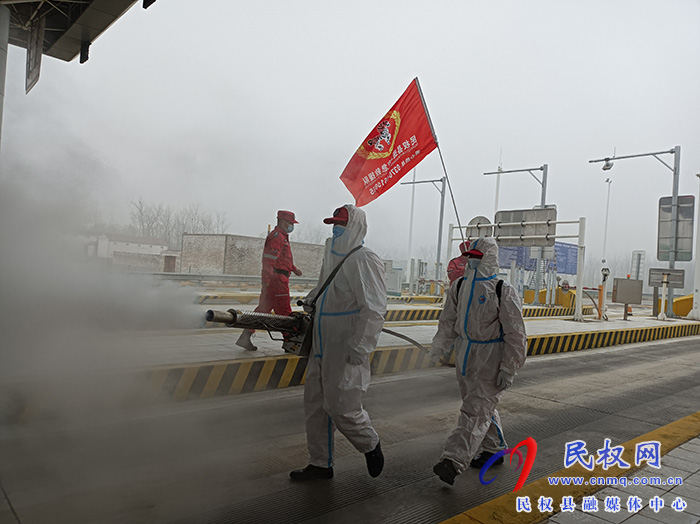 防控消殺 民權縣斑馬應急救援隊在行動