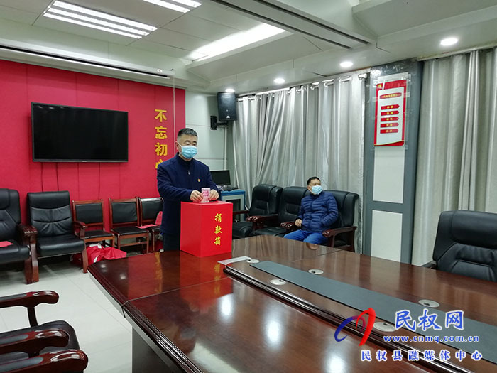 縣委辦、政府辦：開(kāi)展送溫暖、獻(xiàn)愛(ài)心捐款