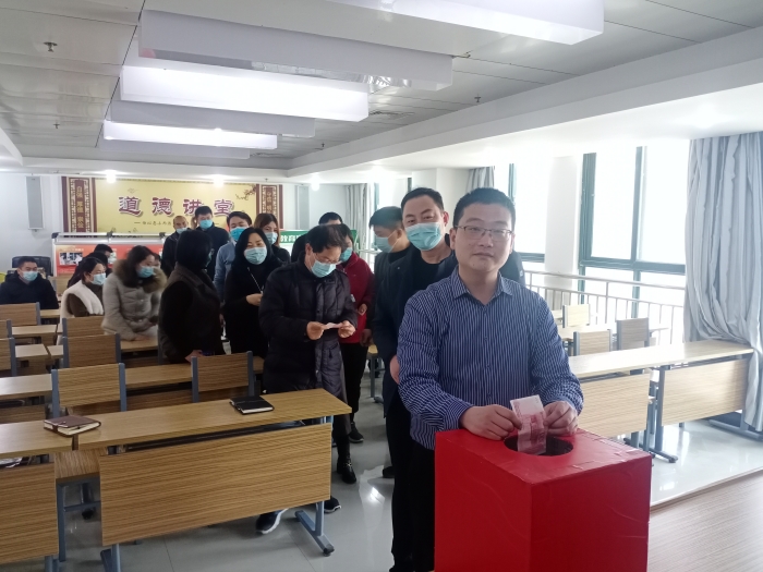 縣規(guī)劃中心召開開展“送溫暖、獻(xiàn)愛心”捐款活動