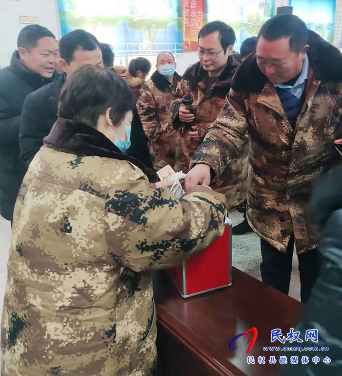 程莊鎮(zhèn)開展“送溫暖、?獻(xiàn)愛心”募捐活動