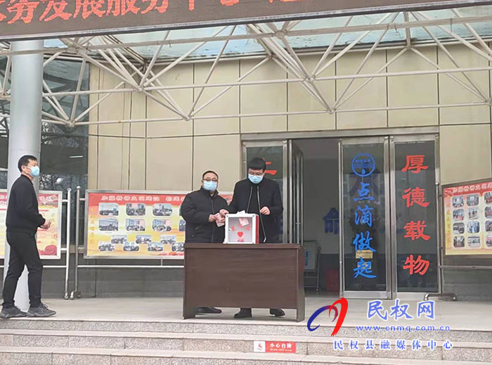 住建局水務發(fā)展服務中心開展“送溫暖、獻愛心”募捐活動