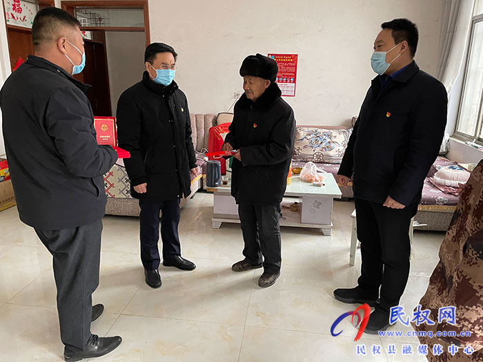 市委組織部副部長(zhǎng)李成友到野崗鎮(zhèn)孟莊村看望慰問(wèn)困難老黨員