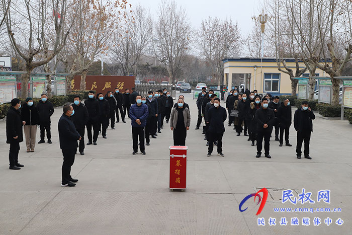 民權(quán)縣自然資源局 開展“送溫暖、獻(xiàn)愛心”捐款活動(dòng)