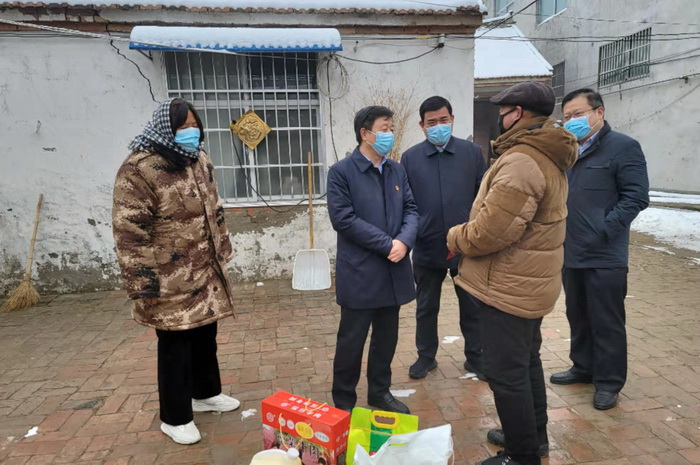 縣領導陳鴻志、王玉軍到程莊鎮(zhèn)走訪慰問老復轉軍人和困難老黨員