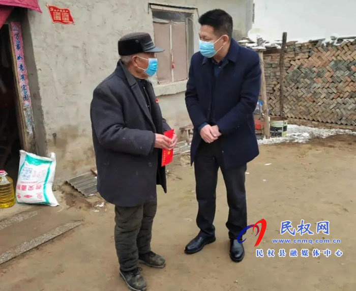 縣委常委、縣紀(jì)委書記、縣監(jiān)委主任冉燃到龍?zhí)伶?zhèn)軒莊村走訪慰問老黨員和困難群眾