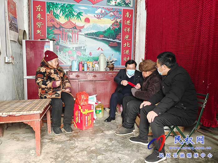 縣委常委、統(tǒng)戰(zhàn)部長李君走訪慰問老復退軍人、老黨員和困難戶