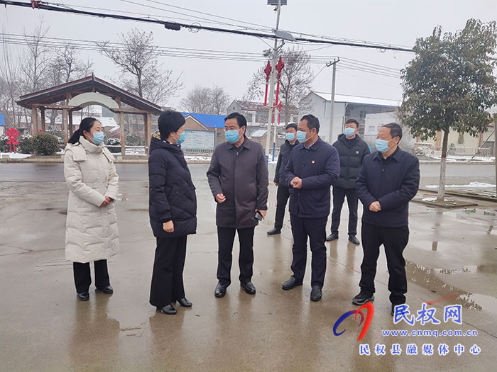 市人大常委會副主任、市總工會主席姬脈常到白云寺鎮(zhèn)開展“送政策、送溫暖、送幫扶”活動