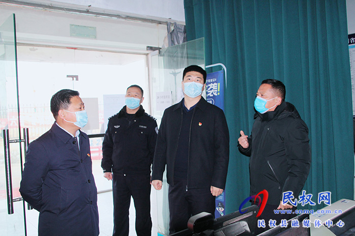 副縣長、花園鄉(xiāng)黨委書記張方杰看望慰問轄區(qū)公安干警及交警