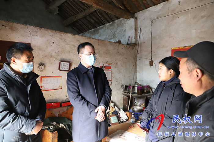 縣委常委、常務(wù)副縣長王景義走訪慰問“春蕾女童”