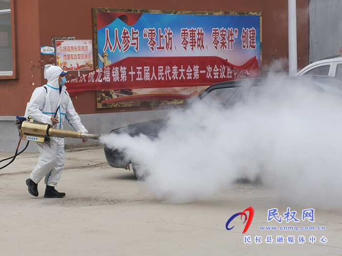 全面消殺 不留死角：民權(quán)縣“紅十字會”藍天救援隊助力龍?zhí)伶?zhèn)守好疫情防控“消殺關”