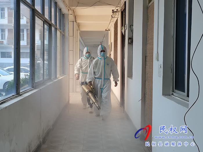 全面消殺 不留死角：民權(quán)縣“紅十字會”藍天救援隊助力龍?zhí)伶?zhèn)守好疫情防控“消殺關”