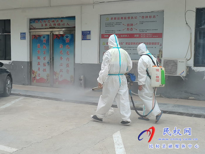 全面消殺 不留死角：民權(quán)縣“紅十字會”藍天救援隊助力龍?zhí)伶?zhèn)守好疫情防控“消殺關”