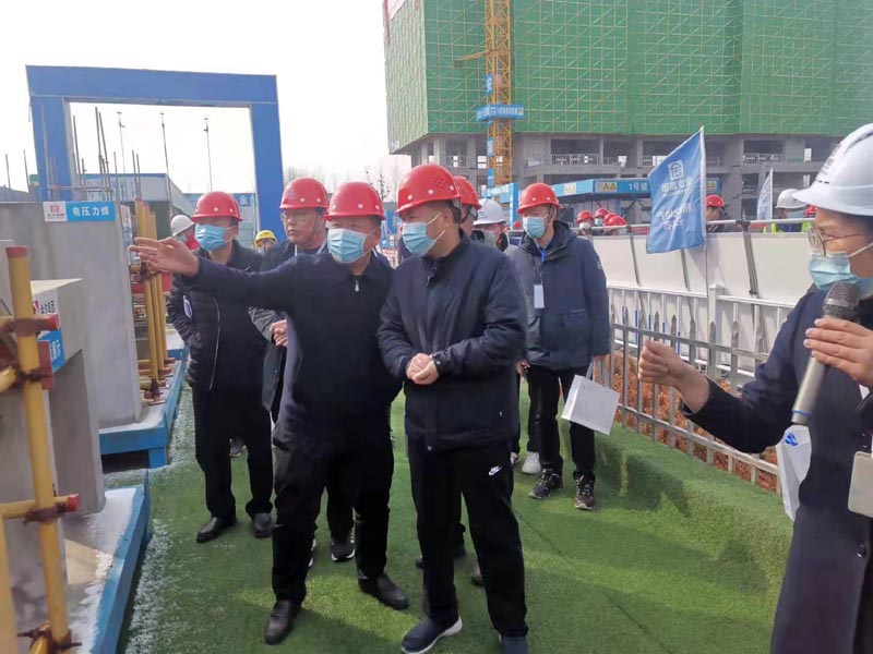 縣住建局組織召開2022年全縣建設(shè)工程質(zhì)量、安全、揚(yáng)塵防控暨標(biāo)準(zhǔn)化工地現(xiàn)場觀摩會