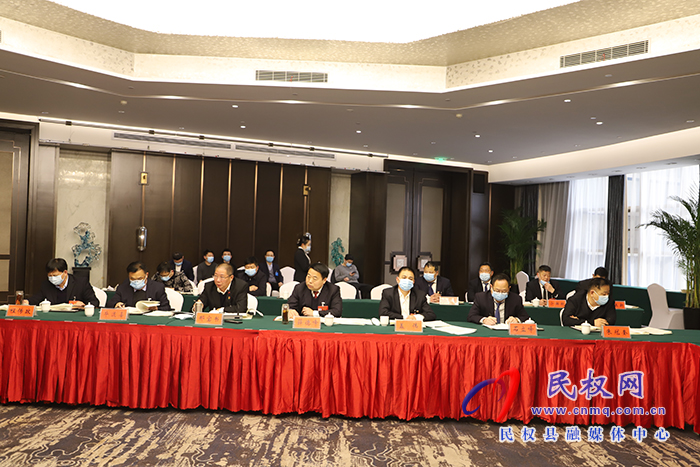 我縣代表團(tuán)認(rèn)真審議市人大常委會(huì)工作報(bào)告和法檢“兩院”工作報(bào)告