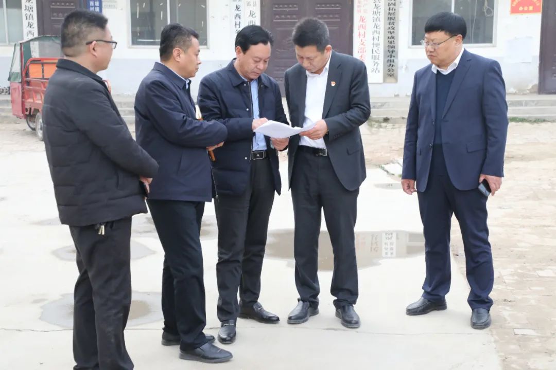 縣委常委、縣紀(jì)委書記、縣監(jiān)委主任冉燃到龍?zhí)伶?zhèn)暗訪人居環(huán)境整治、信訪維穩(wěn)等工作
