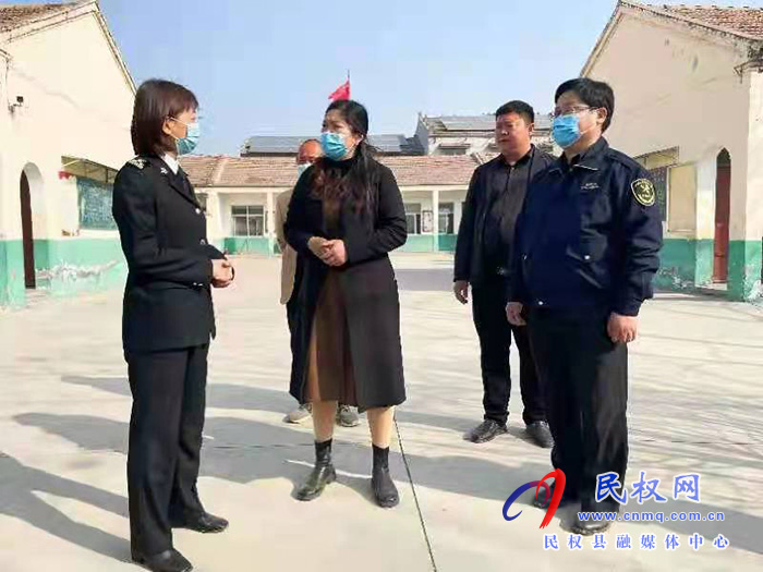 縣委常委、副縣長于茜來到花園鄉(xiāng)參加植樹活動