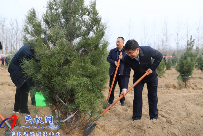 縣四大家領(lǐng)導(dǎo)義務(wù)植樹再添新綠