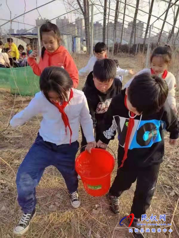 求實“小農(nóng)夫”勞育課程遇上了植樹節(jié)，這些畫面也太溫馨了！