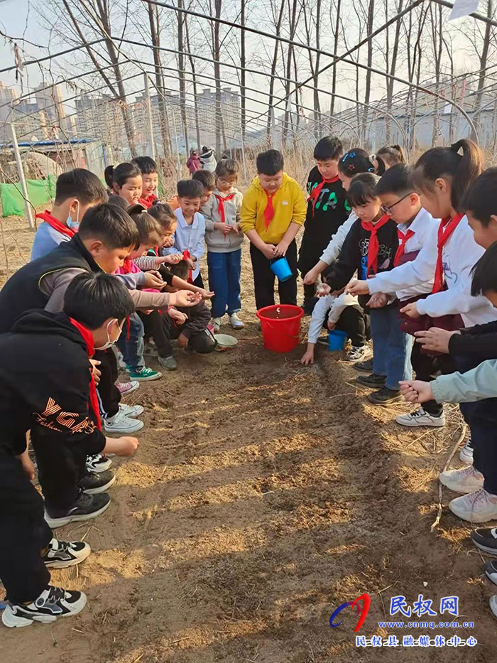 求實“小農(nóng)夫”勞育課程遇上了植樹節(jié)，這些畫面也太溫馨了！