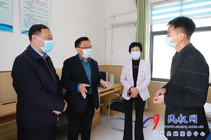 縣領(lǐng)導(dǎo)周燕、畢道喜檢查指導(dǎo)校園疫情防控工作