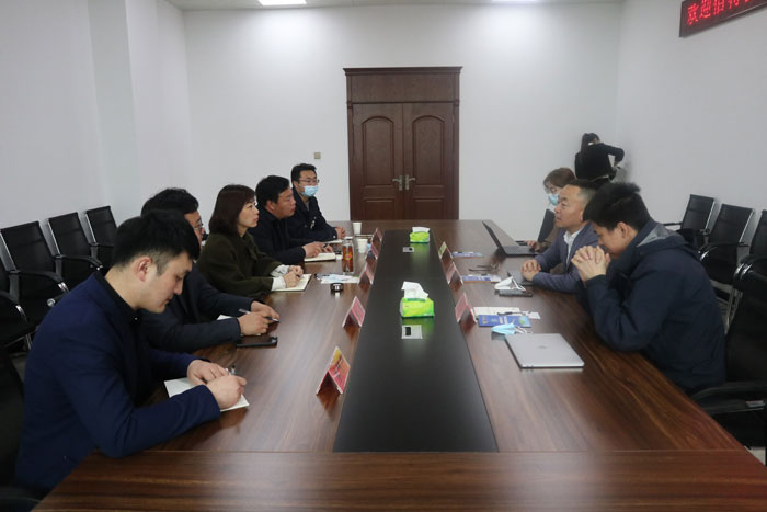 縣委常委、副縣長(zhǎng)于茜會(huì)見客商