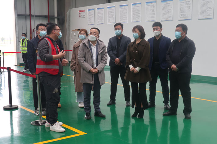 縣委常委、副縣長(zhǎng)于茜會(huì)見客商