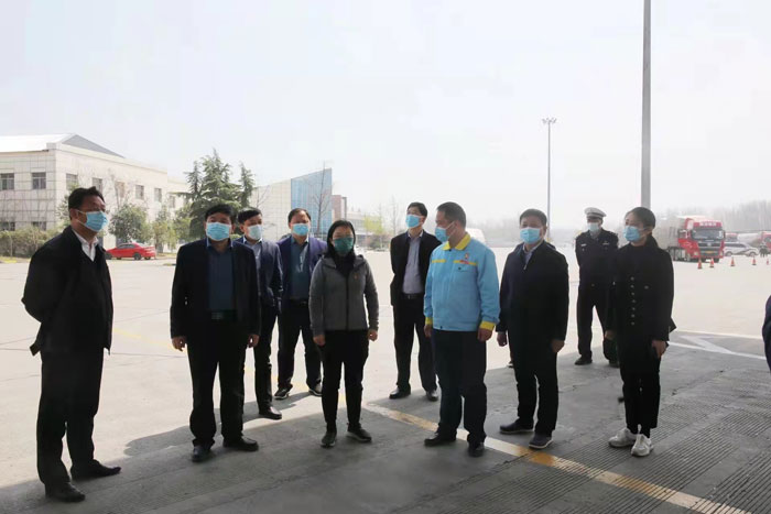 縣委副書記、縣長王靜嫻到連霍高速民權(quán)路口、高速服務(wù)區(qū)查看疫情防控工作