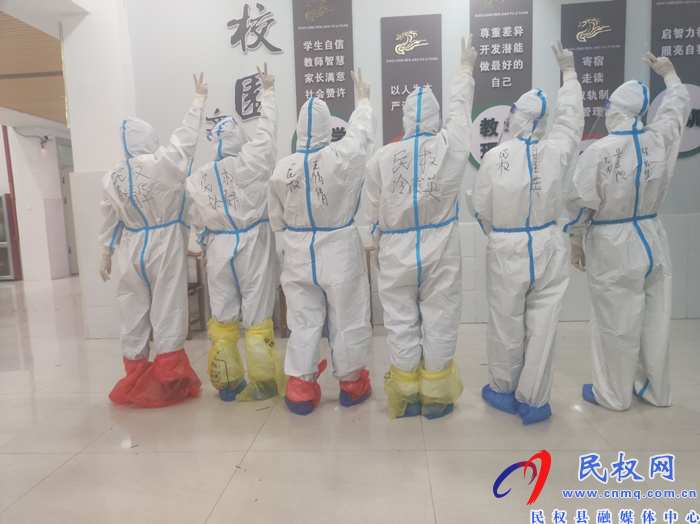 民權(quán)縣衛(wèi)健委機(jī)關(guān)黨委書記、黨組成員、副主任孫濤到永城市慰問民權(quán)縣支援永城核酸采樣隊(duì)人員