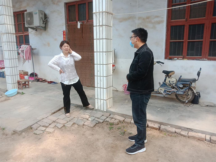 縣畜牧發(fā)展服務(wù)中心前往幫扶村進(jìn)行獎(jiǎng)補(bǔ)政策宣傳