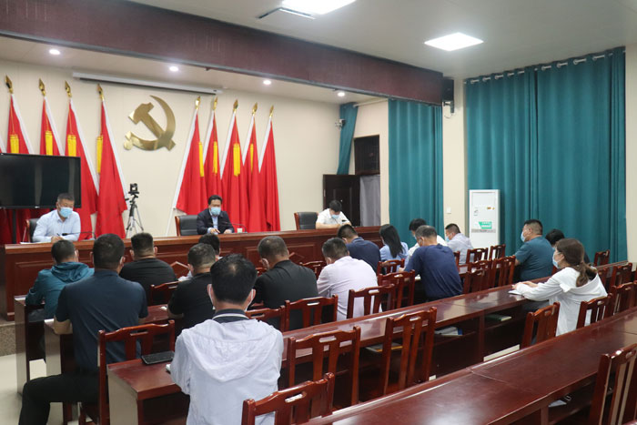 縣委常委、縣委辦公室主任吳杰到野崗鎮(zhèn)督導(dǎo)疫情防控工作